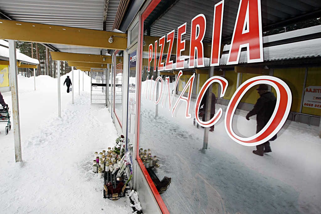 Suomalaismies surmasi pitserian työntekijän ja itsensä viime lauantaina pitseria Monacossa Kaukovainiolla. Lisäksi yksi mies haavoittui.