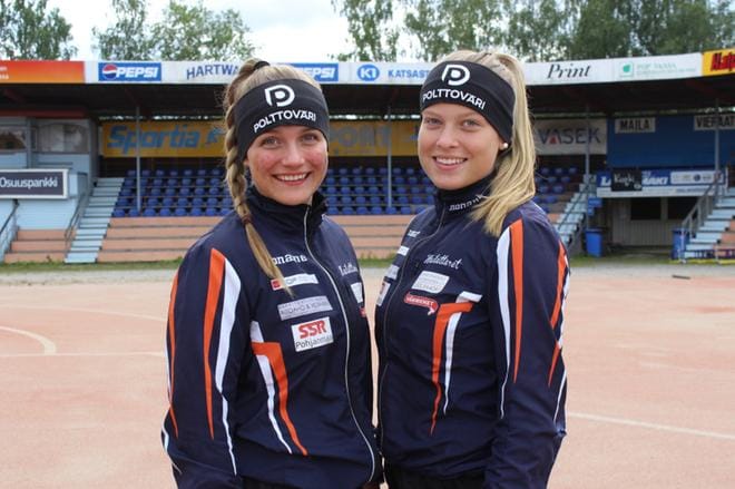 Petra Äkkinen (vas.) ja Eerika Peltoniemi ovat saaneet nauttia kovasta yleisön tuesta Hietalahdessa. KUVA: VILJAMI KALMARI