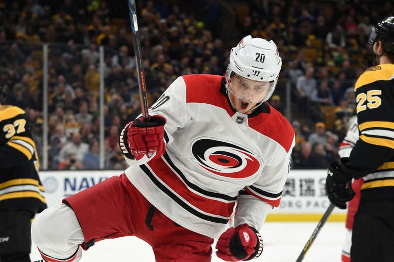 Sebastian Aho iski tehot 2+1 Edmonton Oilersia vastaan.