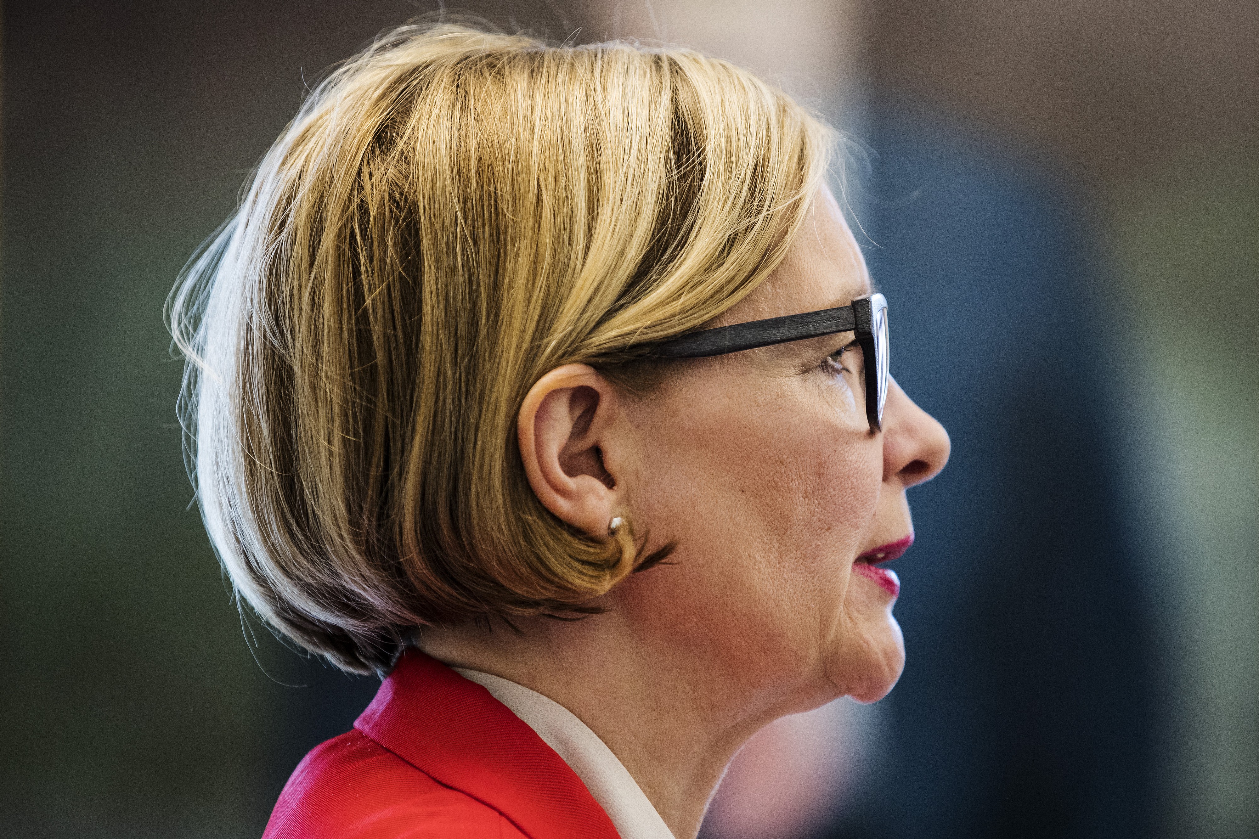 Puhemies Paula Risikon mukaan kansanedustajien sopeutumiseläkkeet ovat sotineet kansan oikeustajua vastaan.
