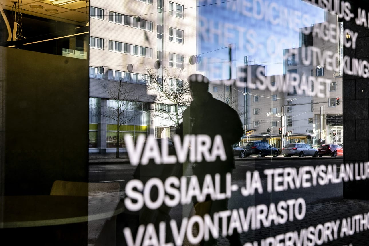 Valvira ohjaa vanhustenhuollon valvontaa aveissa. Kuvituskuva.