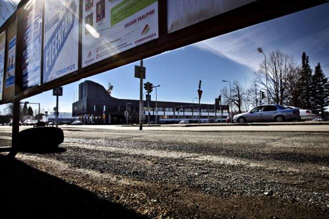Kuntavaalien ehdokaslistat luovutettiin eilen. Katuvarsimainonnan saa aloittaa ensi torstaina 9.3. Kuva Jaakko Elenius/arkistokuva