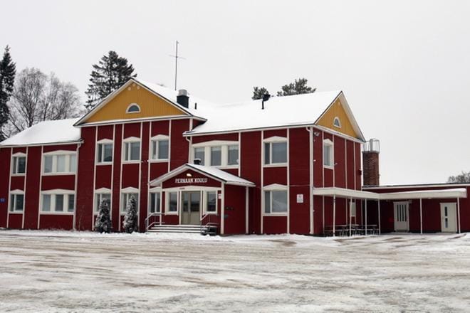Vuonna 1891 perustetussa Pernaan koulussa on tällä hetkellä 35 oppilasta. KUVAT: ANU NAHKALA