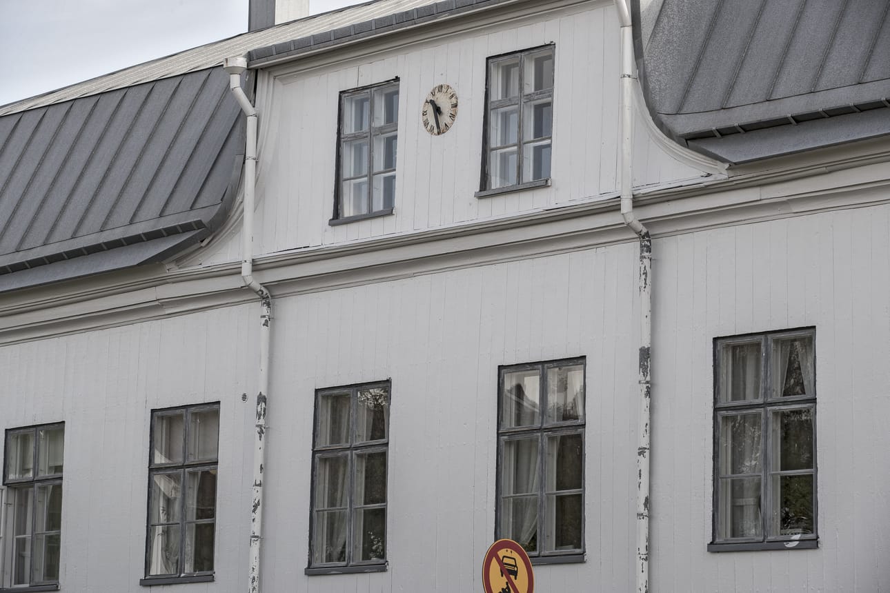 1812 rakennetun Brahenkatu 2:n eli Heikun talon julkisivuremontin jälki puhuttaa Raahessa.