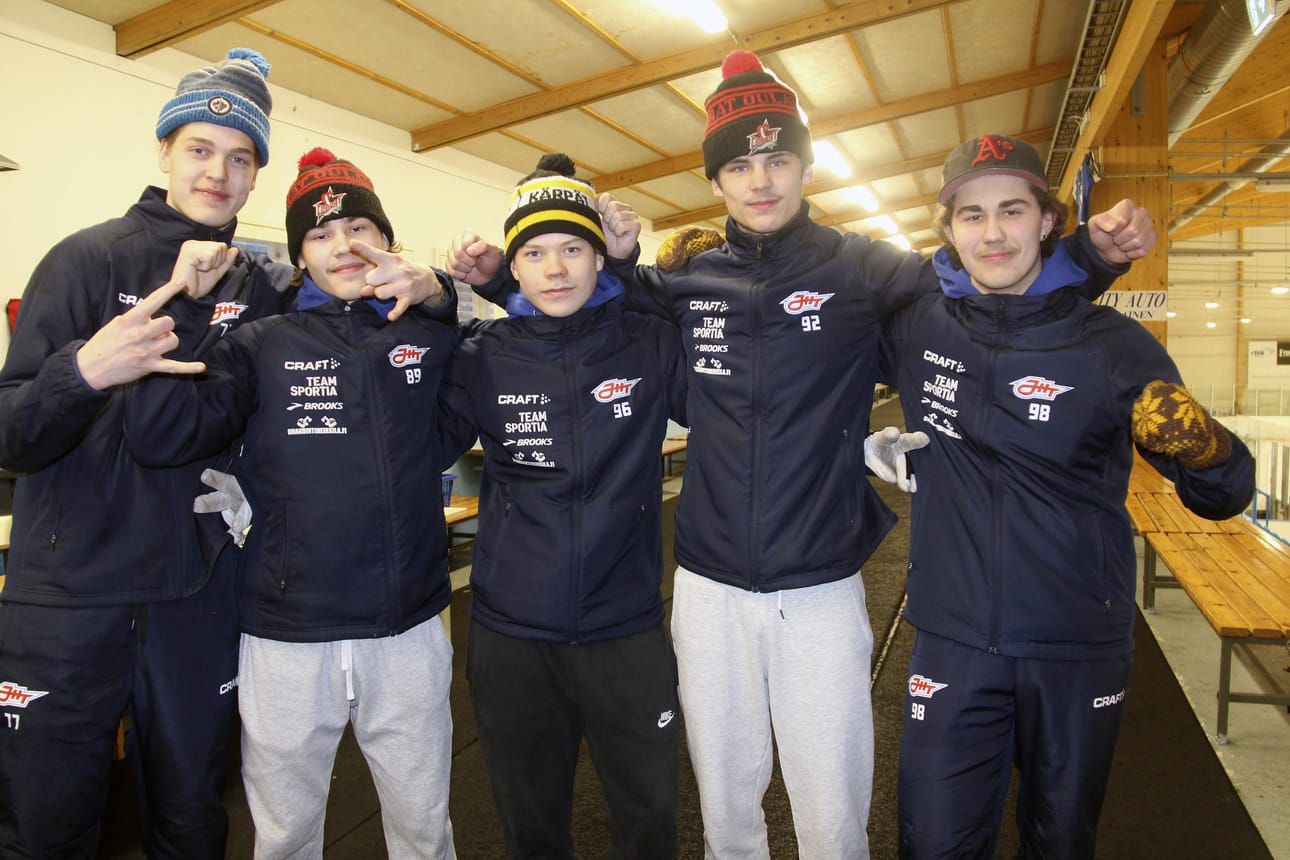 U16 jääkiekkojoukkue, JHT, on koottu alueemme nuorukaisista. Oulaisista joukkueessa ovat mukana Eetu Lind, Vertti Hannus, Roni Sikkilä, Henri Heikkilä ja haapavetinen Aksu Saastamoinen.