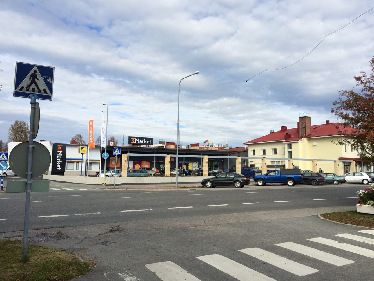 Kirjoittaja ei ole tyytyväinen toriaukion ilmeeseen.