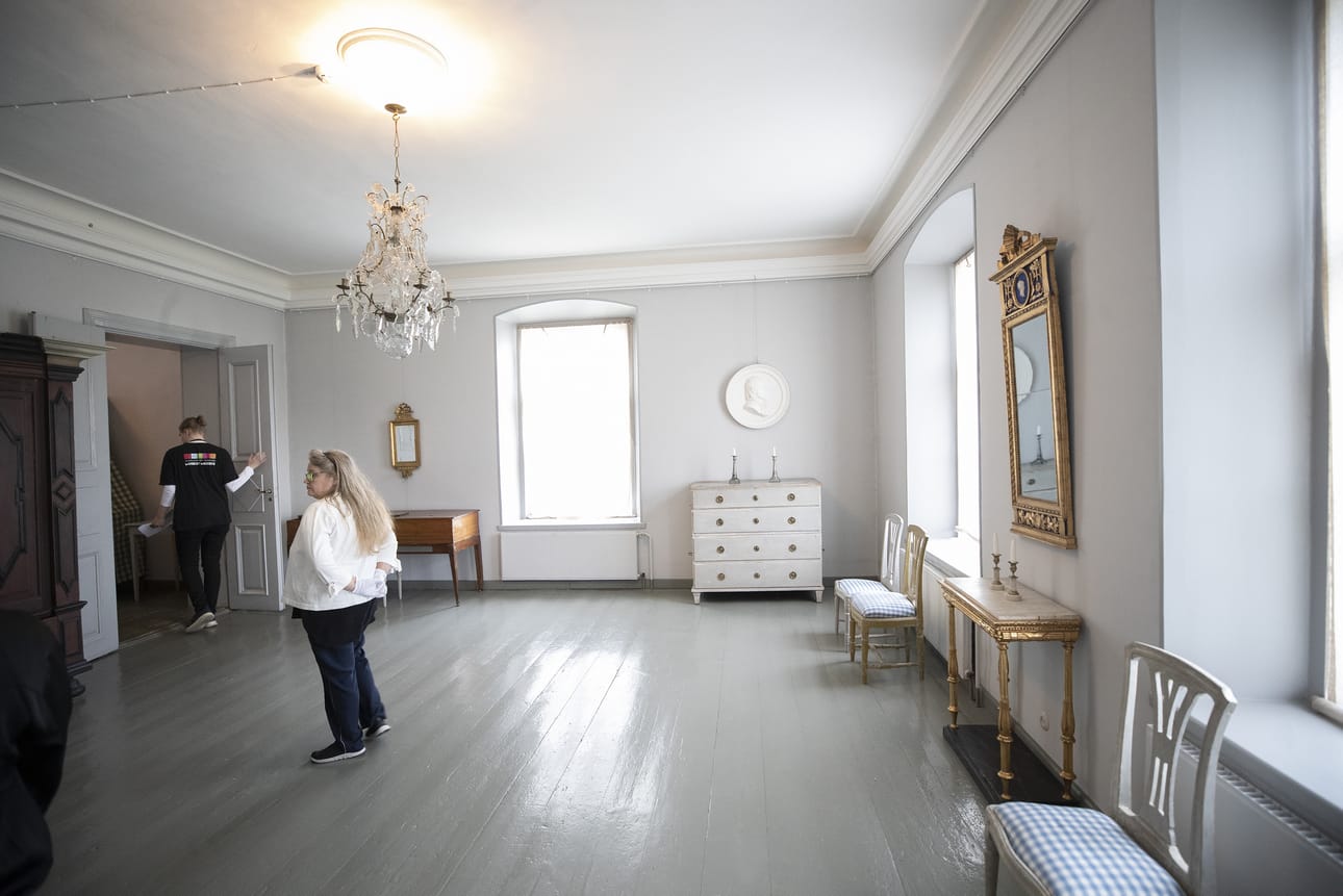Wasastjernan talo toimii nykyään Vanhan Vaasan museona. Rakennuksen huonejako on alkuperäinen. Tässä salissa on Ruotsin kuningas illallistanut. Arkistokuva.