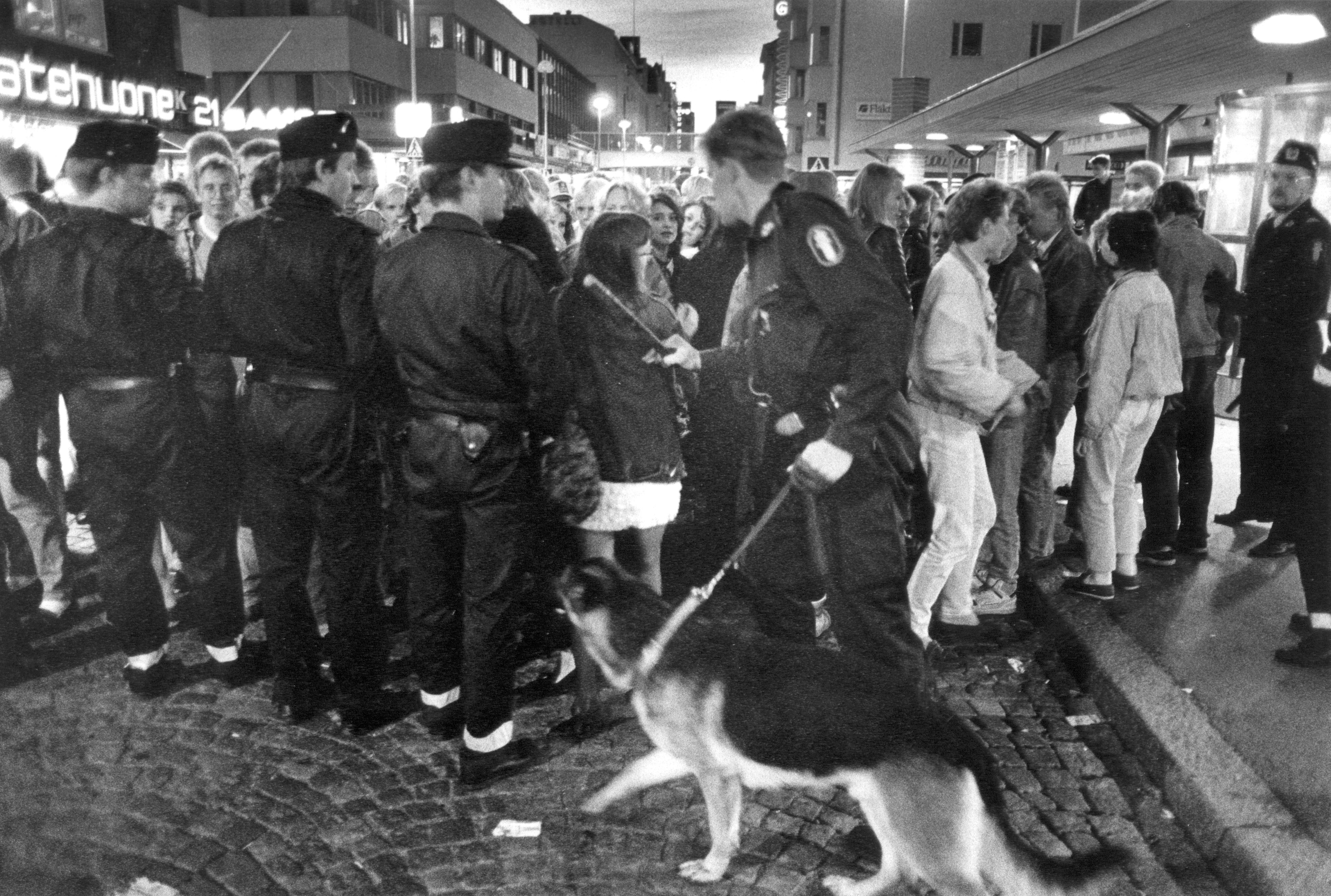 Kristalliyön mellakat saivat alkunsa Anttilan korttelista ja levisivät Kirkkokadulle.