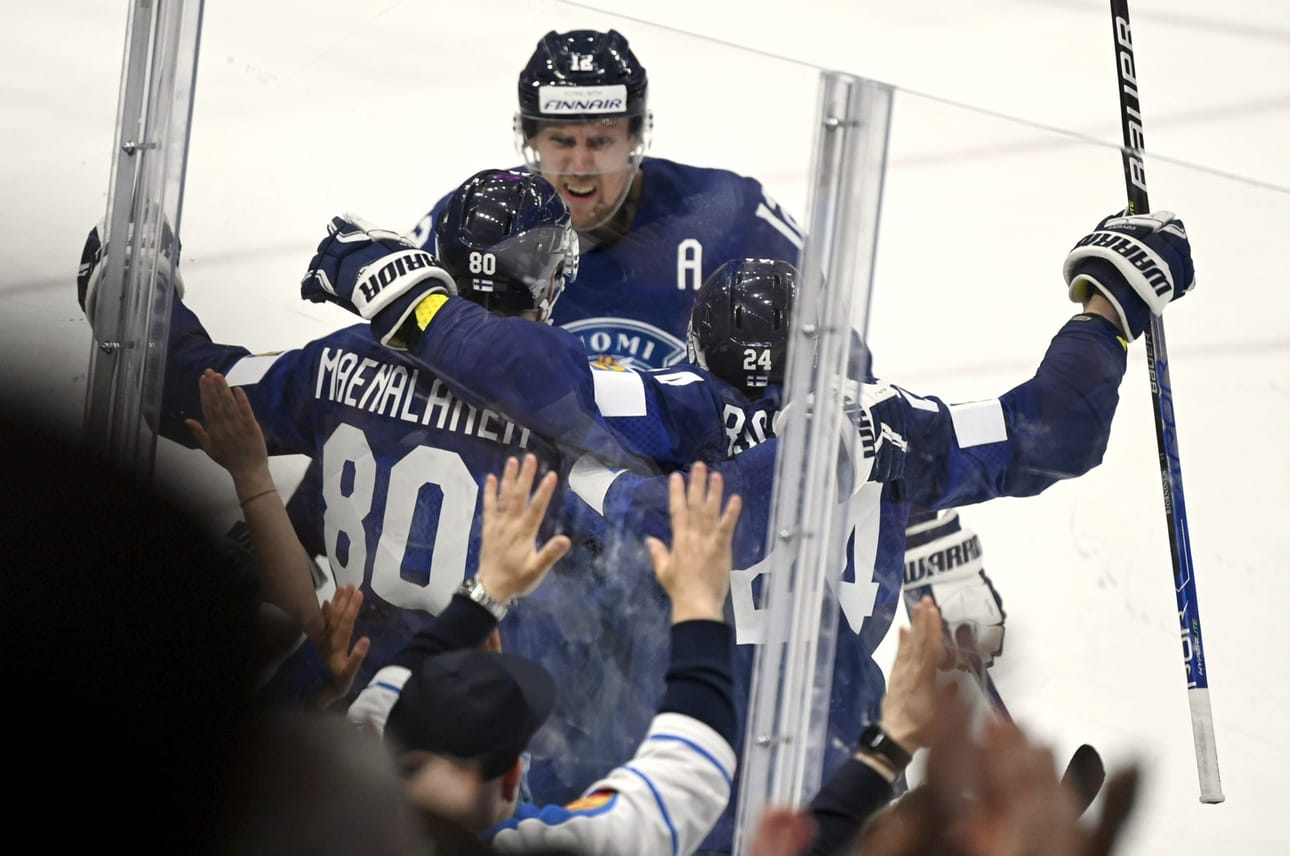 Leijonat juhlii neljättä maalia.