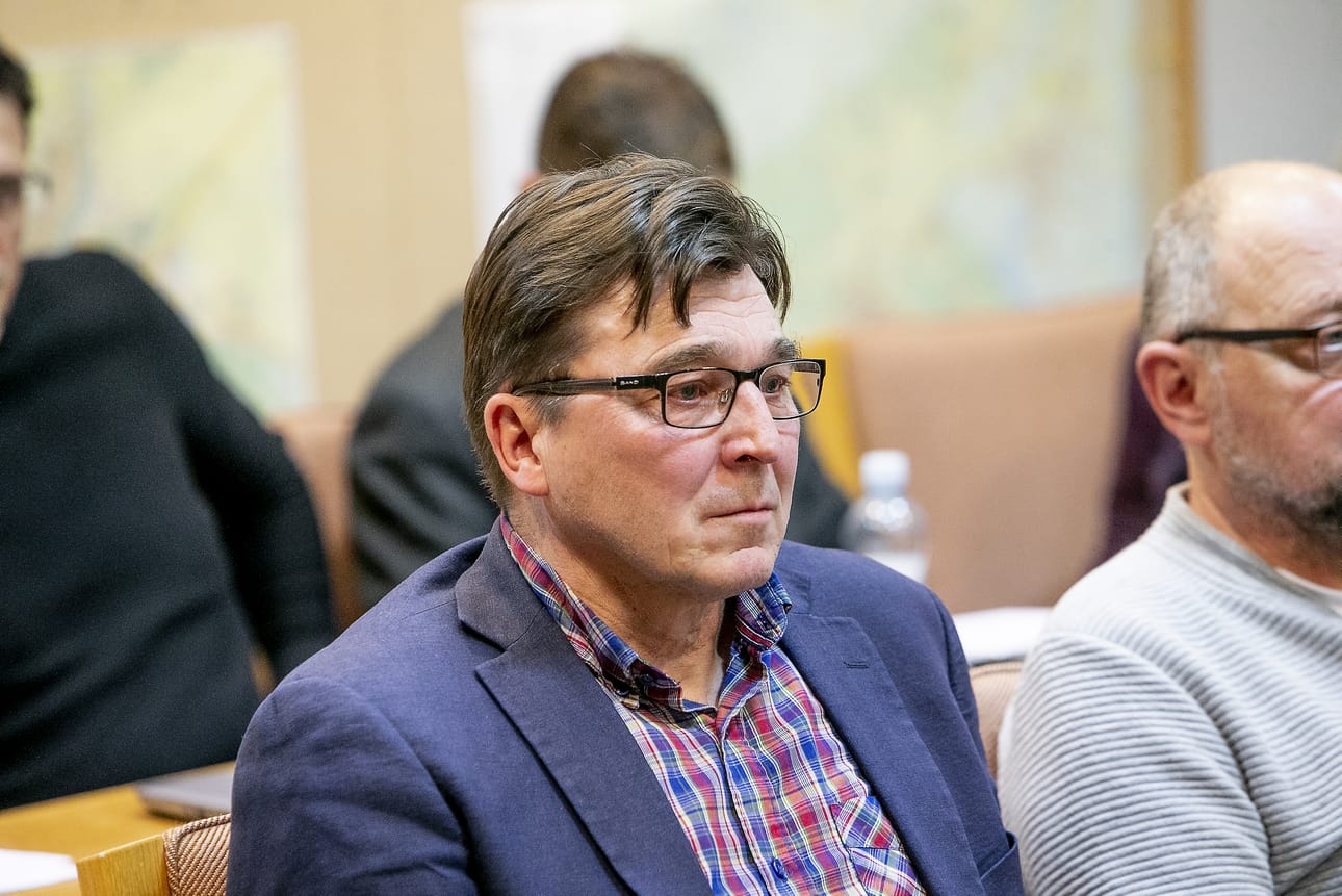 Seppo Pirttikoski erosi Ilmajoen kunnanjohtajan tehtävästä syksyllä 2021 hieman ennen kuin hänen erottamistaan oli tarkoitus käsitellä valtuustossa. Syynä erottamishankkeelle olivat hänen rattijuopumuksensa.