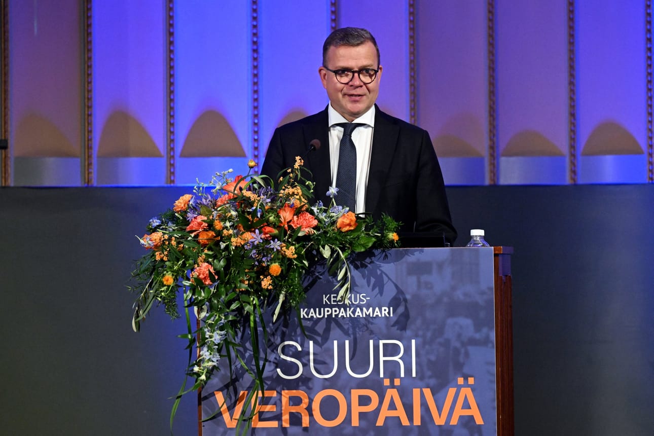 Pääministeri Petteri Orpo esitteli katsauksen hallituksen talous- ja veropolitiikkaan Keskuskauppakamarin veropäivässä. LEHTIKUVA / JUSSI NUKARI