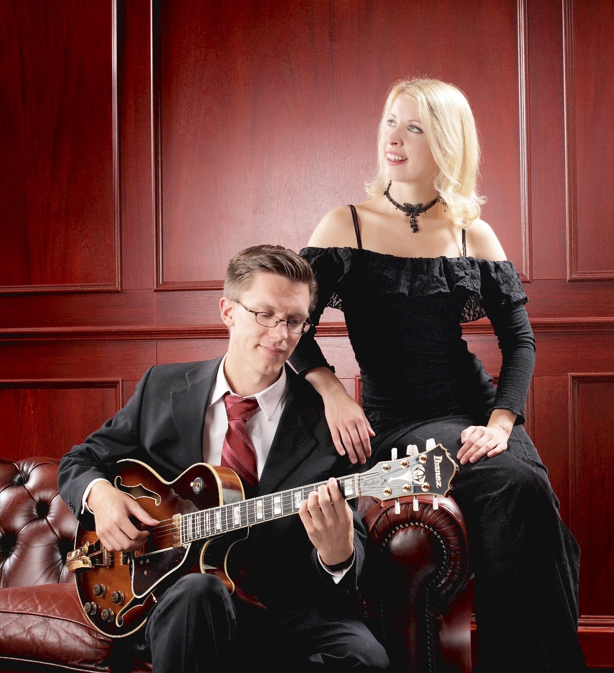 Jazzlaulajatar Mariah Hortans ja kitaristi Mathias Sandberg esiintyvät joulukonsertissa Lomakeskus Himmerkissä ensi perjantaina.