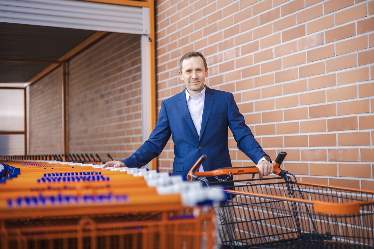 Minimanin toimitusjohtaja Niko Joensuu viihtyy kaupan alalla, jossa hän on edennyt tehtävästä toiseen.
