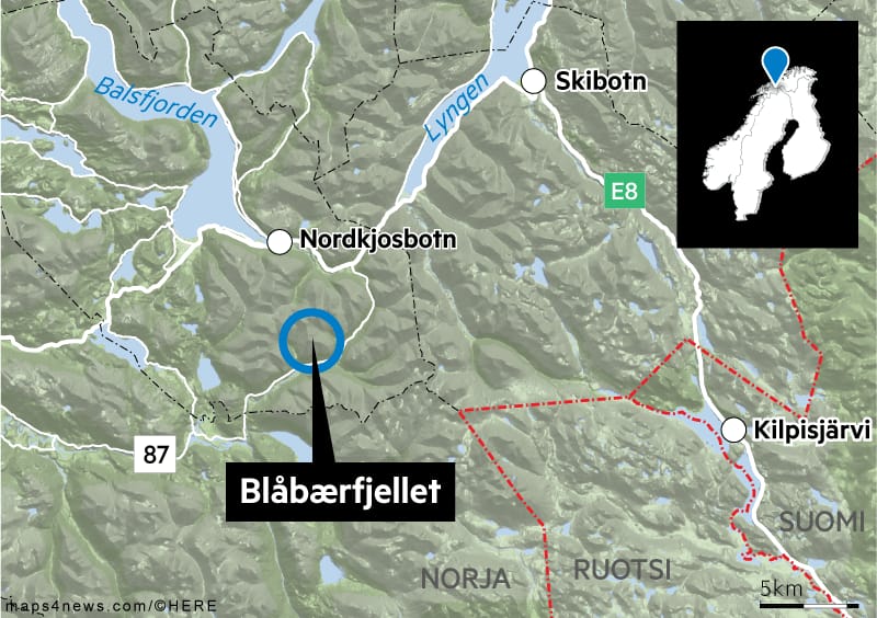 Hiihtoseuruetta etsitään Tamokdalenin alueella sijaitsevan Blåbærfjellet-nimisen huipun tuntumasta.