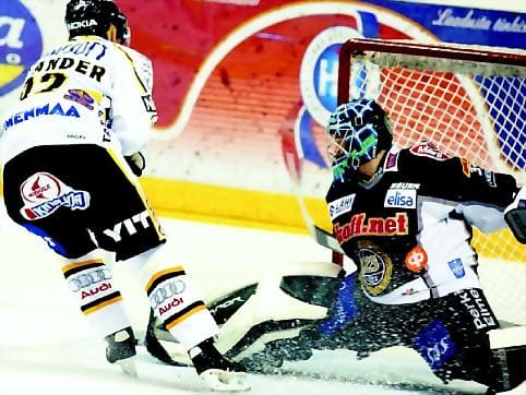 Sinne uppoaa. Michael Nylander taiteili ratkaisun .