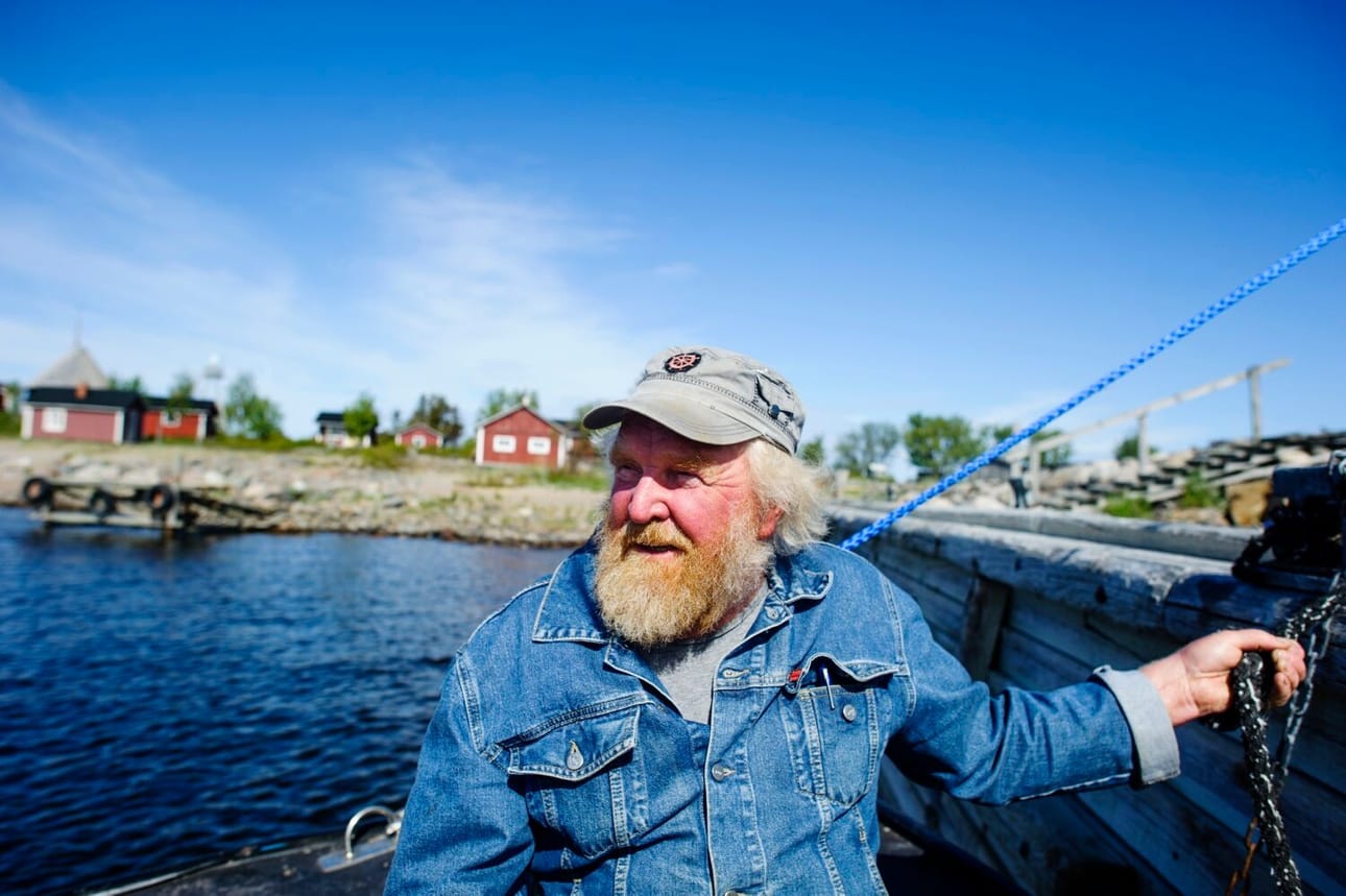 Kalastaja Esa Pirkola on liikkunut Kallankareilla vuosikymmeniä.