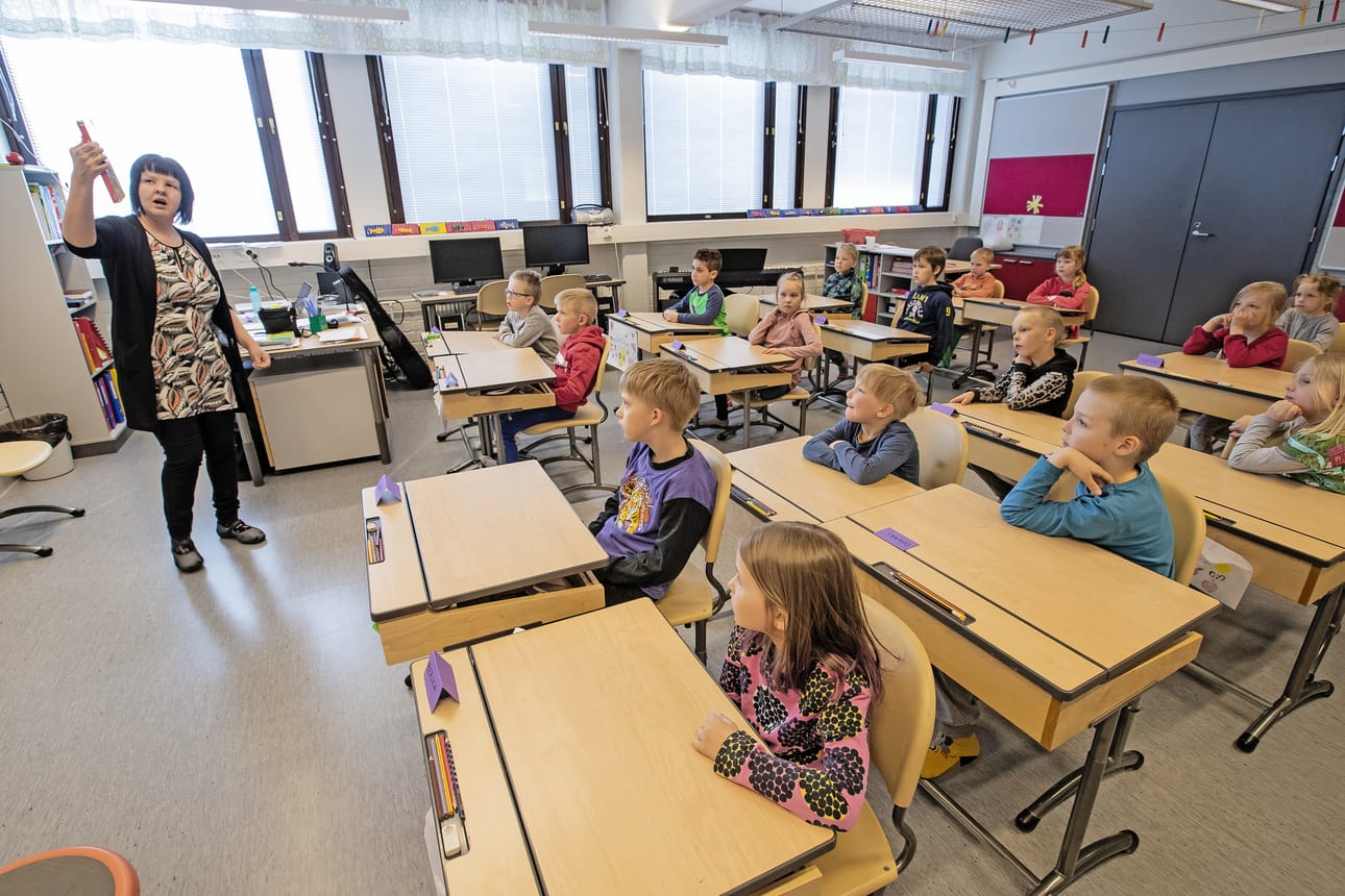 Ekaluokkalaisten kouluun tutustuminen Ollinsaaren koulussa