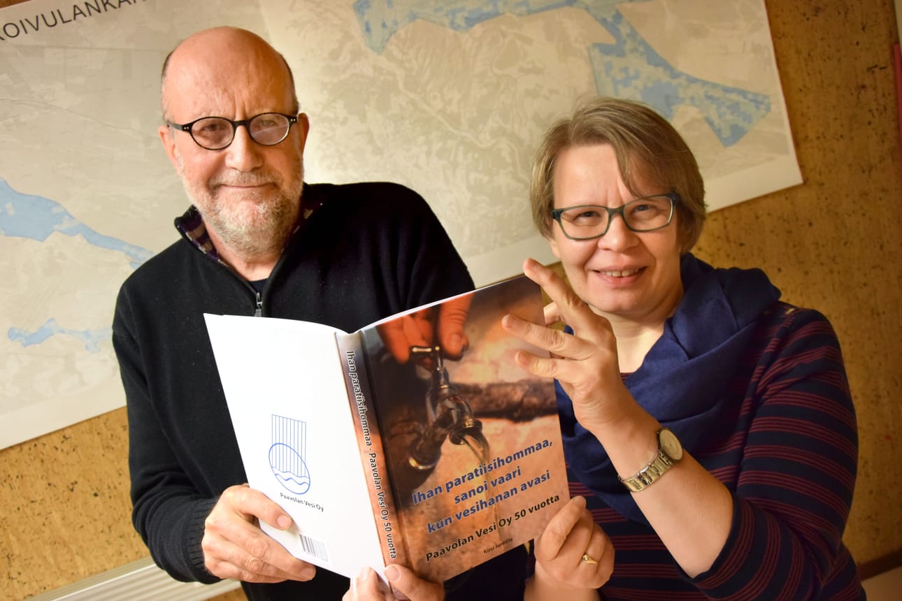 Raimo Lampi ja Kirsi Junttila kertovat, että Paavolan Veden historiikista on otettu reilun 400 kappaleen painos. Kirja on saatavilla vesiyhtiön toimistolla ja Ruukin kirjastossa. – Kirjat on tarkoitettu luettavaksi ja ne jaetaan kaikki eteenpäin, Lampi painottaa todeten, että kaikki kiinnostuneet voivat kirjan itselleen hakea.