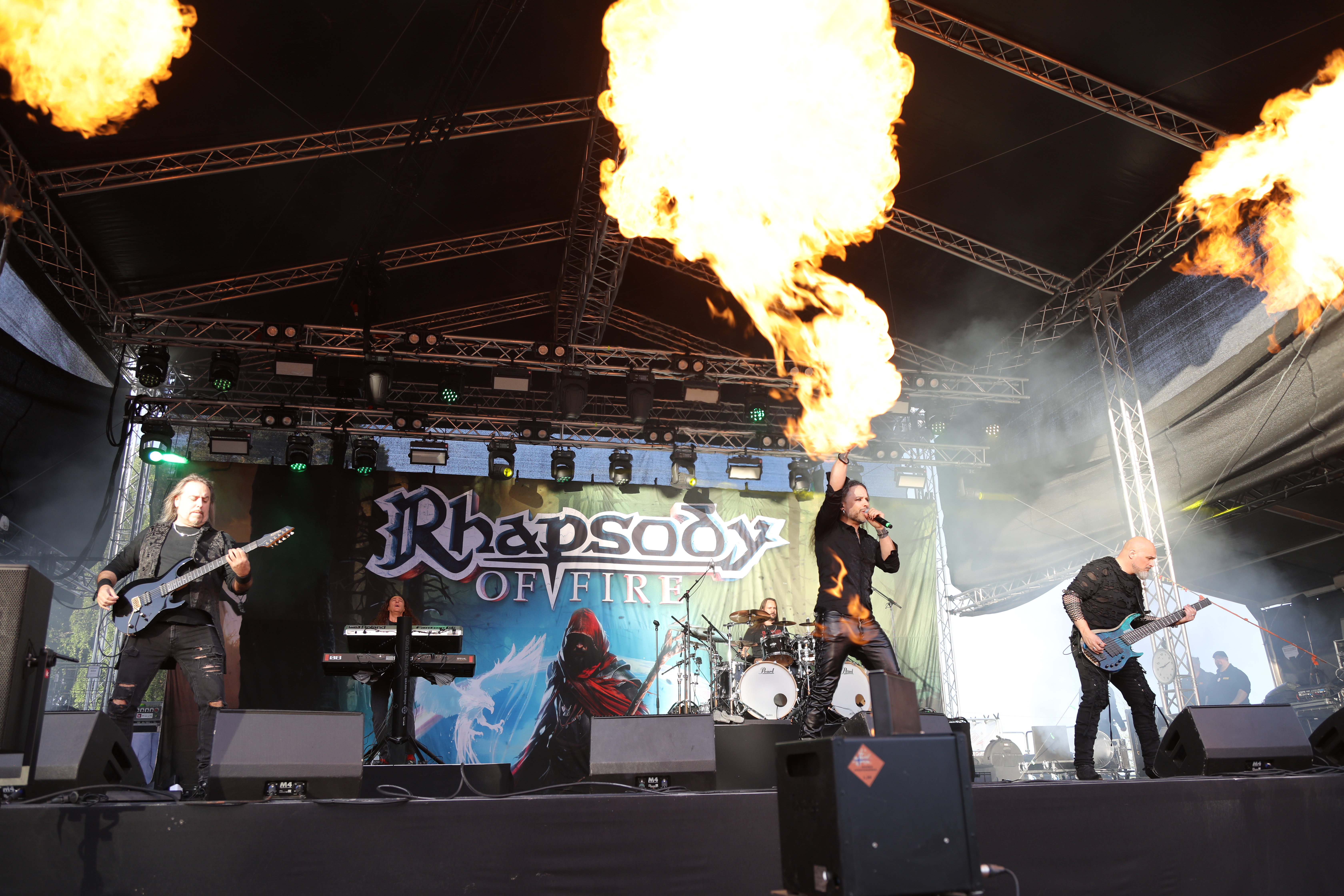 Rhapsody of fire -yhtyeellä oli näyttävä lavashow.