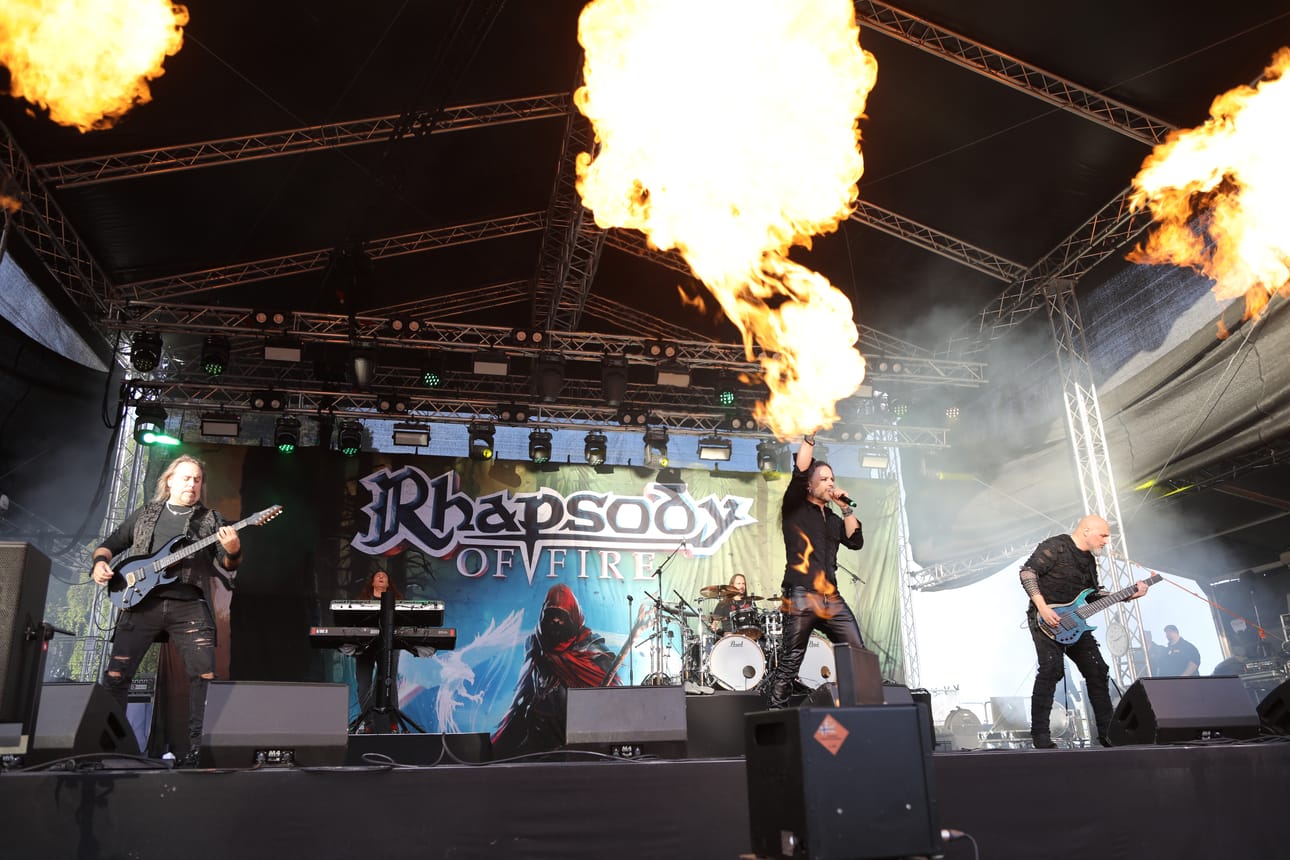 Rhapsody of fire -yhtyeellä oli näyttävä lavashow.