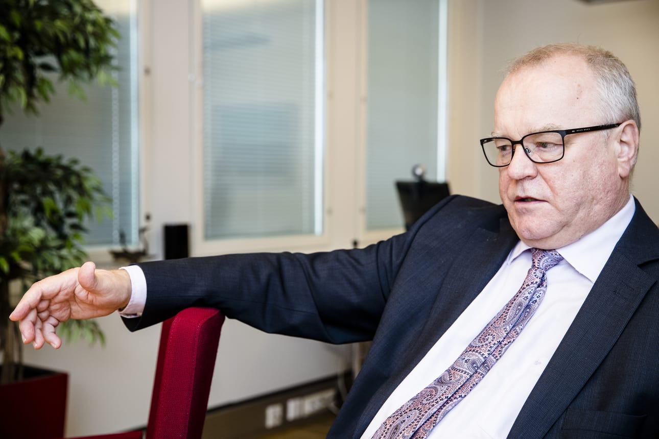 SAK:n työ- ja elinkeinojohtaja Matti Tukiainen pelkää, että työttömien haastatteluja tekevät yksityiset firmat alkavat suosia sellaisia työttömiä, jotka työllistyvät helposti. Firmojen palkkioon kaavaillaan tulosperusteisuutta.