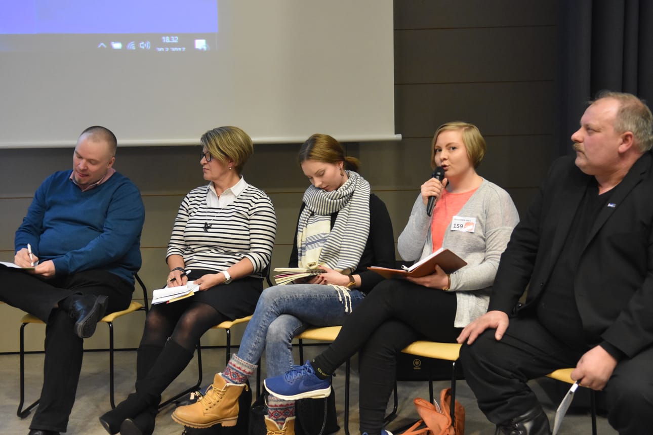 Mika Määttä (kesk.), Tuula Mustonen (kok.), Marjo Kämäräinen (vihr.), Inka Hokkanen (sd.) sekä Joukamo Kortesalmi (ps.) osallistuivat vaalipaneeliin lukiolla.