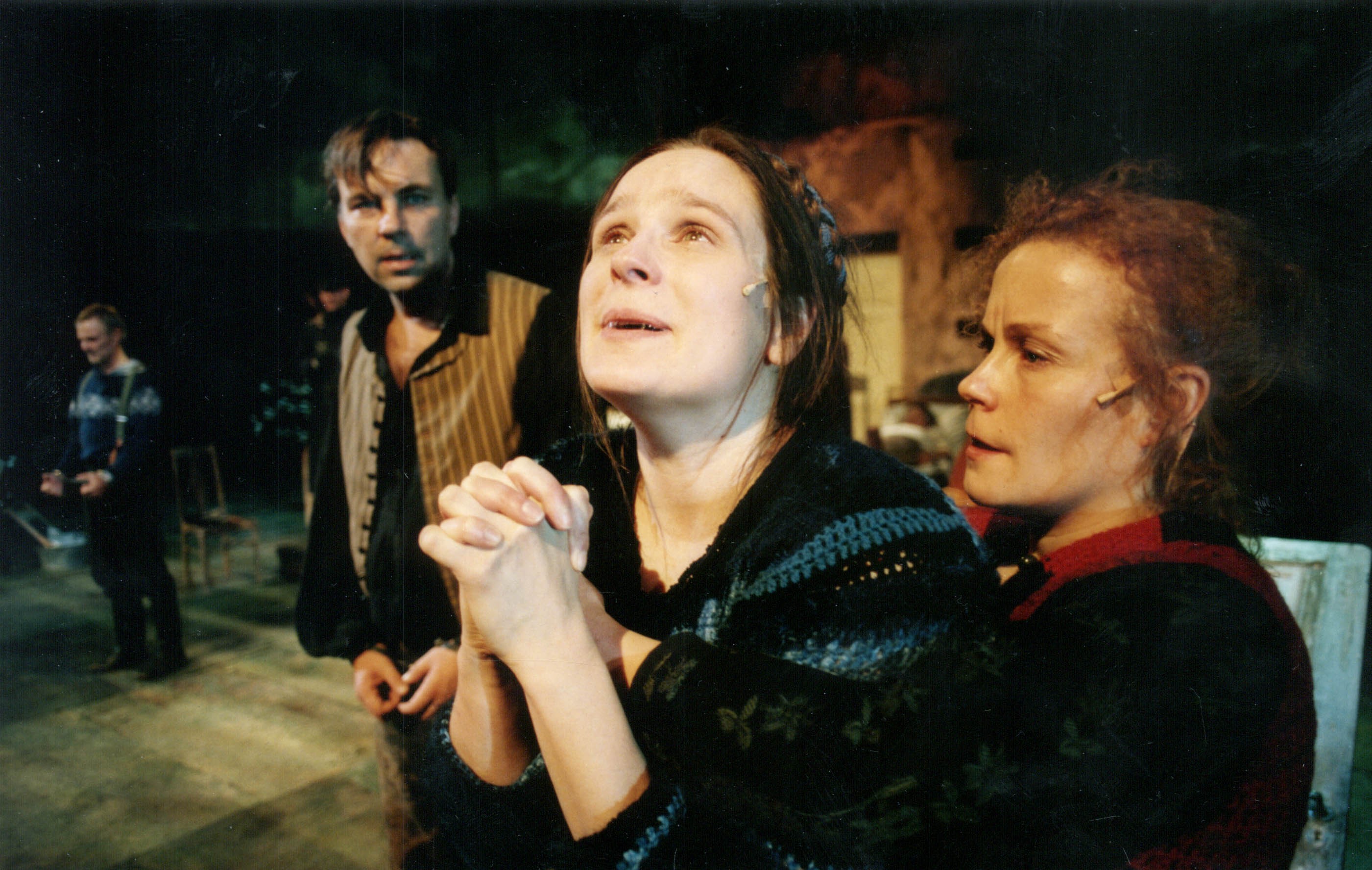 Minna Canthin Kovan onnen lapsia -näytelmä nähtiin Tampereen työväen teatterissa vuonna 1999. Kuvassa Pekka Valkeejärvi, Minna Hokkanen ja Ursula Salo.