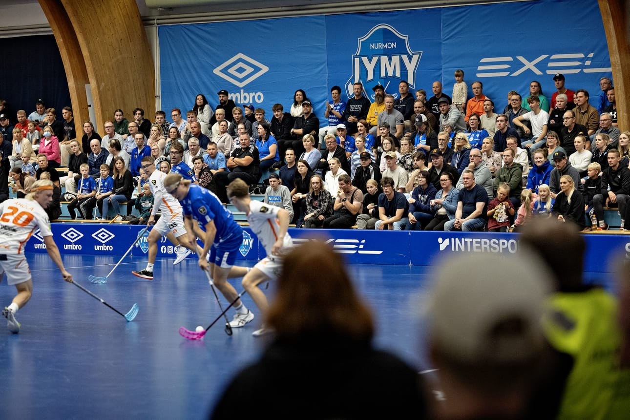 Kauden avaus täytti Nurmohallia reilun puolentuhannen katsojan verran.
