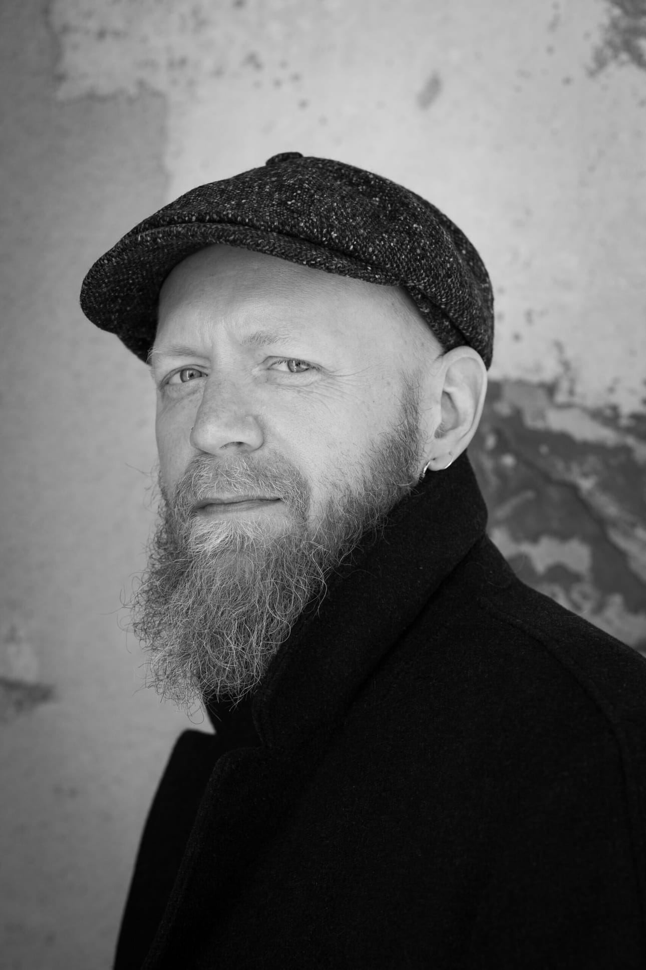 Marko Järvikallas on Kemiönsaarella asuva kirjailija, dramaturgi ja teatteriohjaaja.