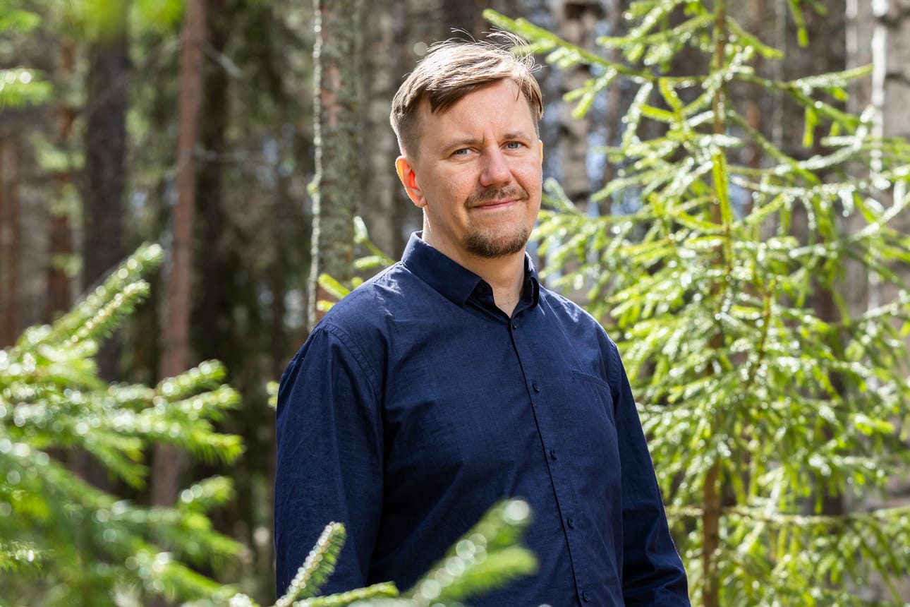Teemu Loikkasen mukaan jätekansalaisten odotetaan samanaikaisesti vähentävän jätteitä ja tuottavan resursseja kiertotalouden käyttöön lajittelemalla jätteitä.