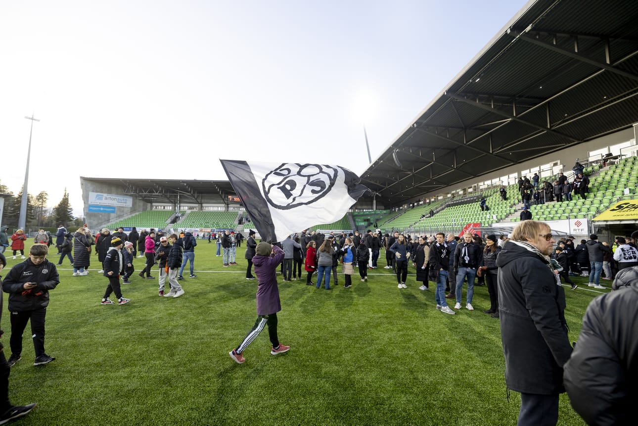 Kannattajat ryntäsivät kentälle pronssin varmistuttua. Jalkapalloliigan toimitusjohtaja Timo Marjamaa kertoi, että VPS sai sakot yleisön ryntämisestä kentälle, muttei ollut asiasta kovin pahoillaan.