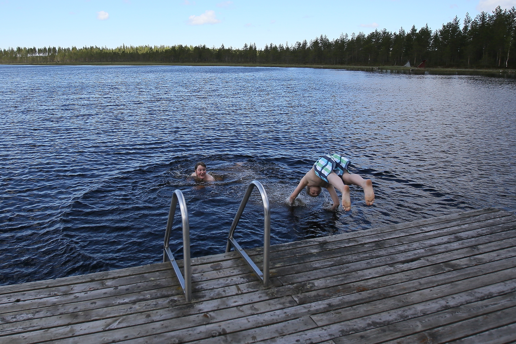 Mäntylammesta nousee jopa kolmikiloista kirjolohta – kalastaa saa vain luvalla