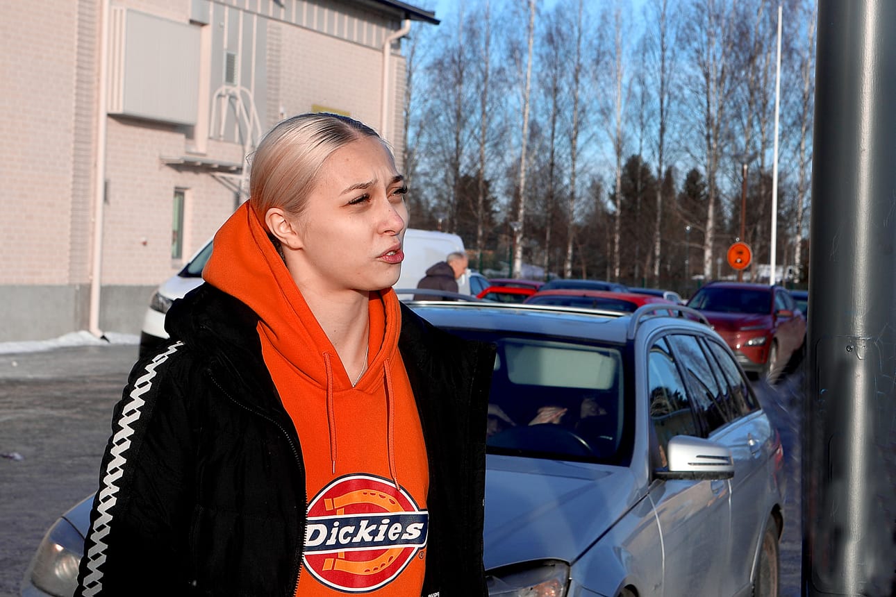 Hanna Saarela äänesti ensimmäisellä kierroksella Olli Rehniä. Toisen kierroksen ääni menee Alexander Stubbille.