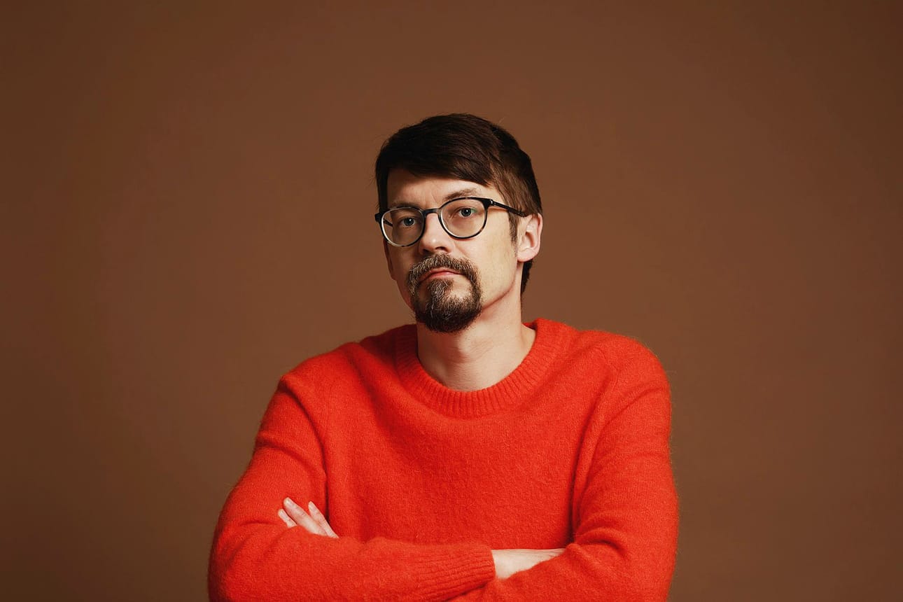 Tommi Liimatta on muusikko, sarjakuvapiirtäjä, kuvataiteilija ja kirjailija.