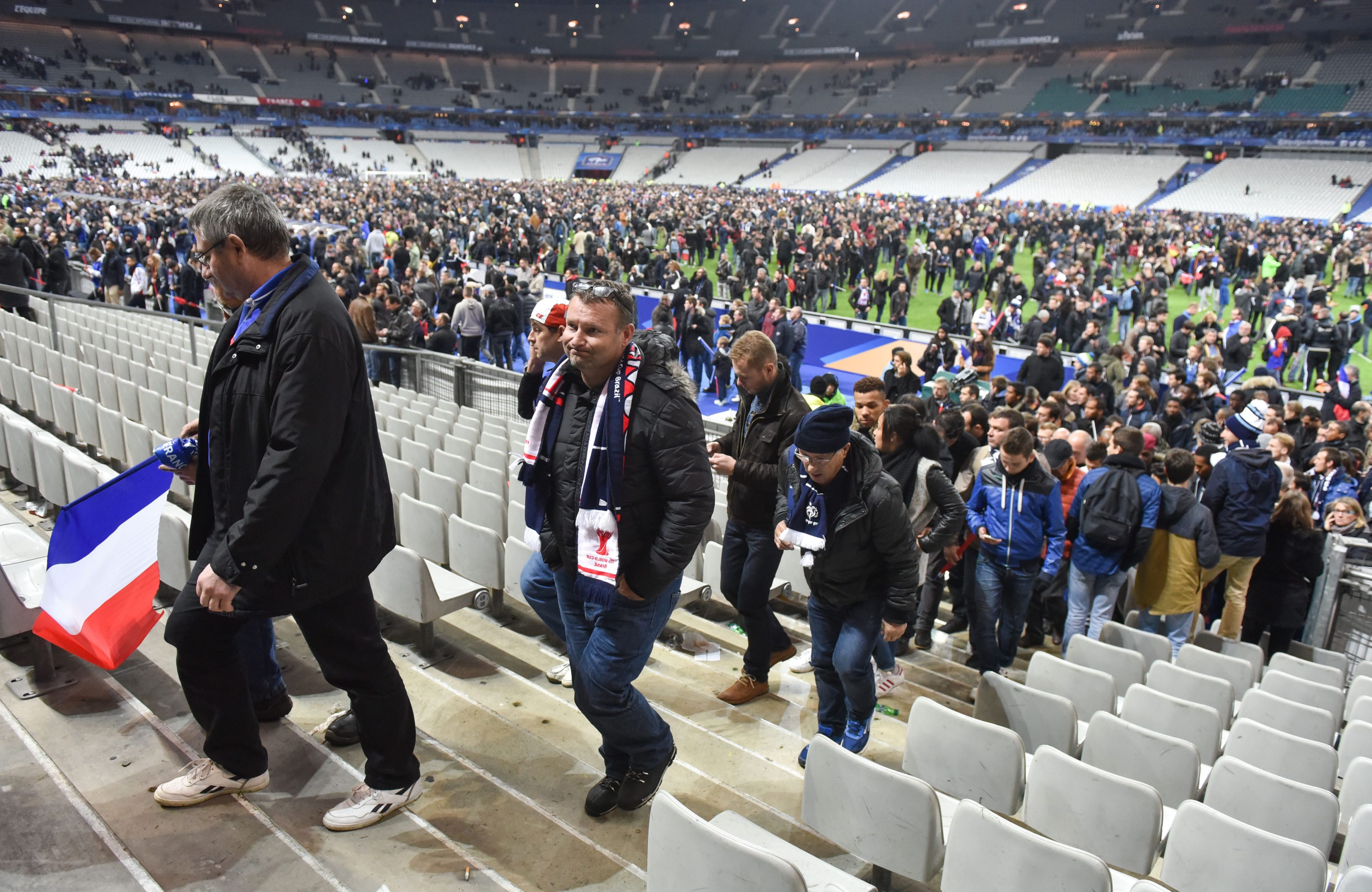epa05023861 Spectators leave the stadium after the international friendly soccer match between France and Germany at Stade de Fance in Paris, France, 13 November 2015. At least 26 people have died in attacks in Paris on 13 November after reports of a shootout and explosions near the Stade de France stadium.  EPA/UWE ANSPACH
 BY: ALL OVER PRESS / EPA-PHOTO CODE: EPAXX8