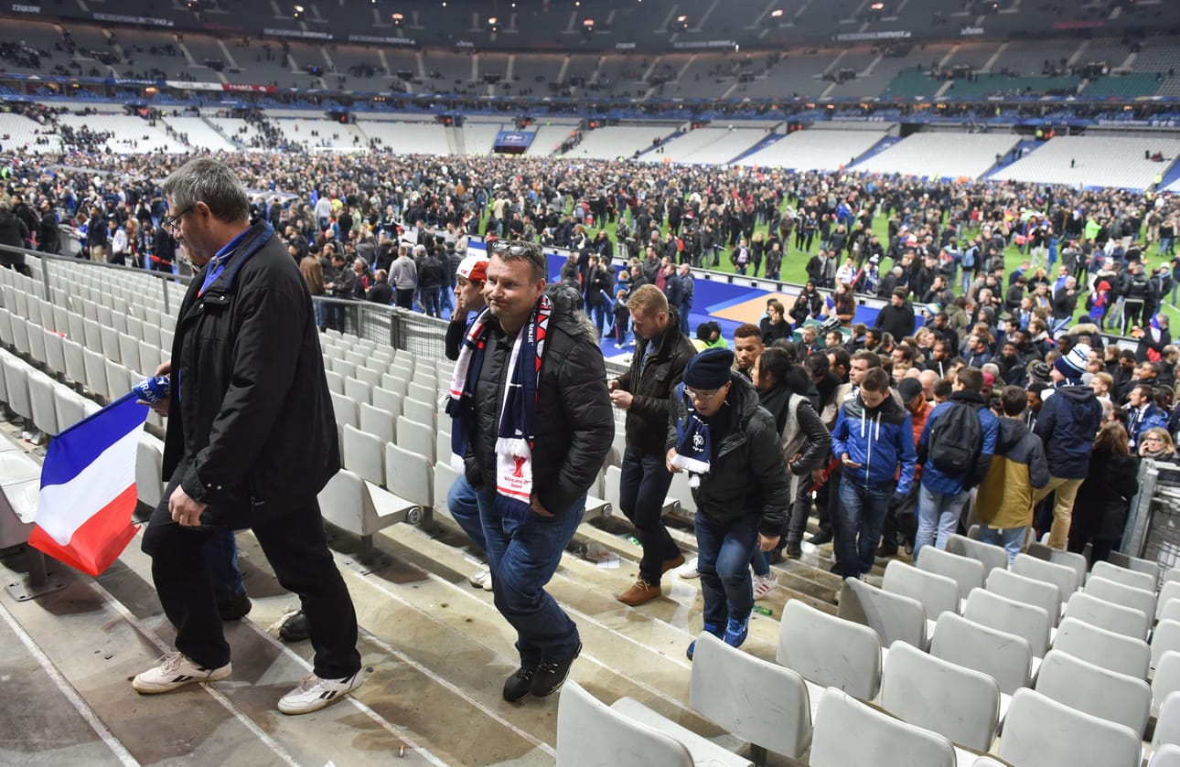 epa05023861 Spectators leave the stadium after the international friendly soccer match between France and Germany at Stade de Fance in Paris, France, 13 November 2015. At least 26 people have died in attacks in Paris on 13 November after reports of a shootout and explosions near the Stade de France stadium. EPA/UWE ANSPACH BY: ALL OVER PRESS / EPA-PHOTO CODE: EPAXX8