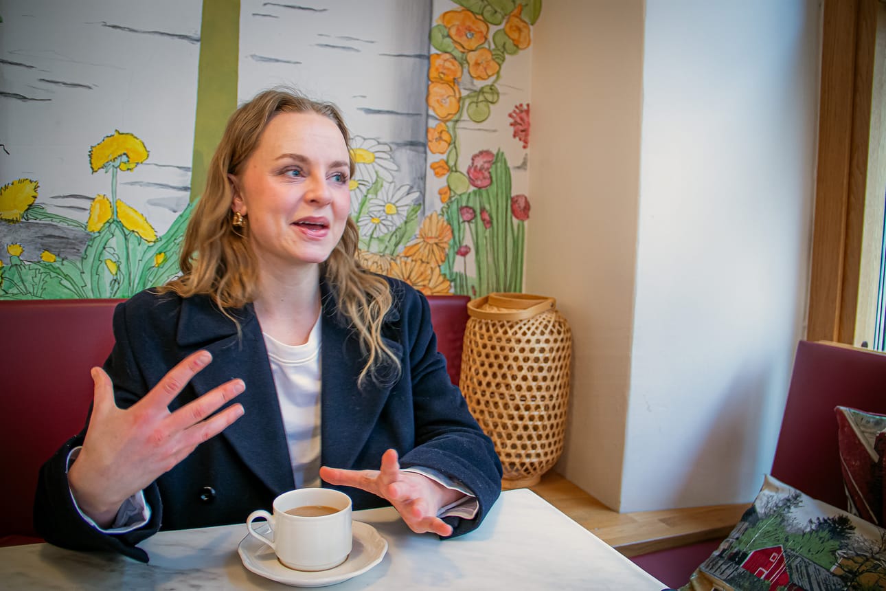 Sofia Mertaniemi ryhtyi päätoimiseksi yrittäjäksi vuosi sitten. Limingan äänenä toimiminen sopii hyvin hänen monitahoiseen työhönsä sisällöntuottajana.