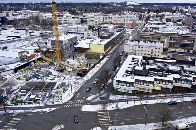 Seinäjoen korkein asuinrakennus nousee vastapäätä asemanseutua. 11-kerroksisen rakennuskompleksin katutasoon tulee kaupungin uusi elokuvateatteri. Kuva: Tomi Kosonen