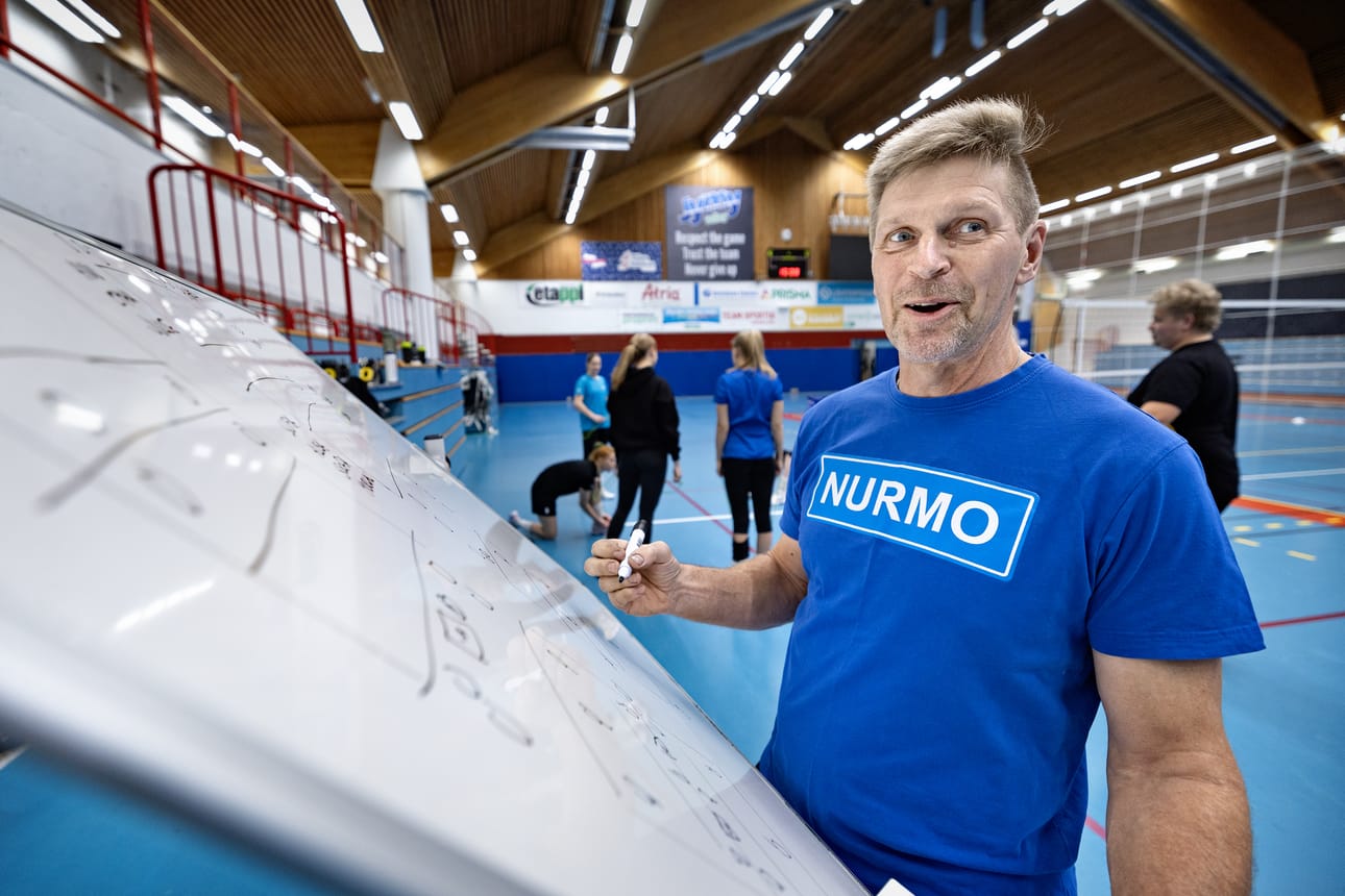 Jukka Tuovinen aloittaa ensimmäisen täyden kautensa Nurmon JymyVolleyn mestaruusliigajoukkueen päävalmentaja.
