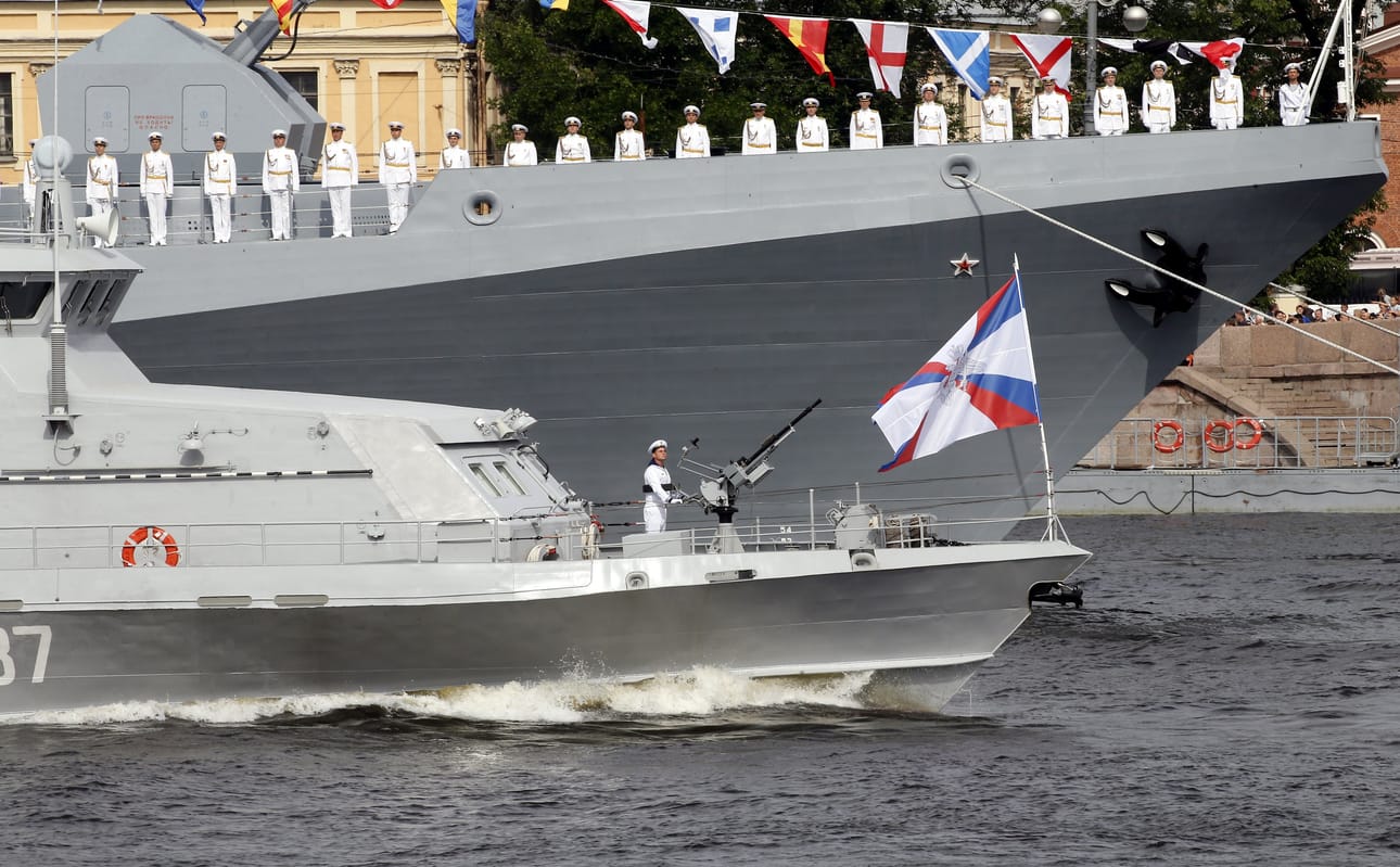 Venäjän ja Kiinan sotaharjoitus Itämerellä päättyi sunnuntaina paraatiin Pietarissa. Puolustusvoimista kerrotaan, että paraati ei ollut Suomessa erityisessä seurannassa.