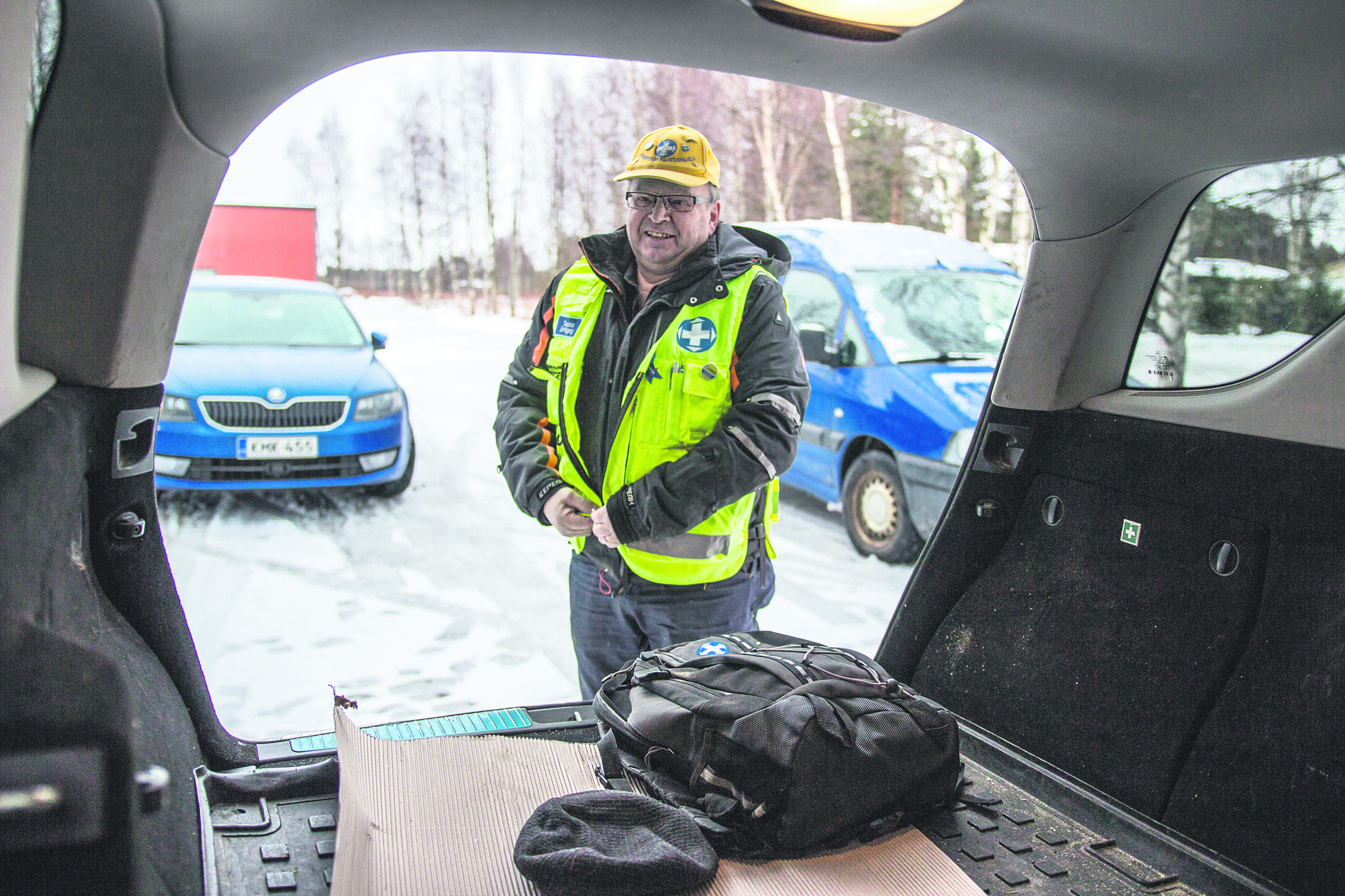 Jos hälytys tulee kesken työpäivän, löytää Tauno Bräysy varusteet oman autonsa peräkontista.