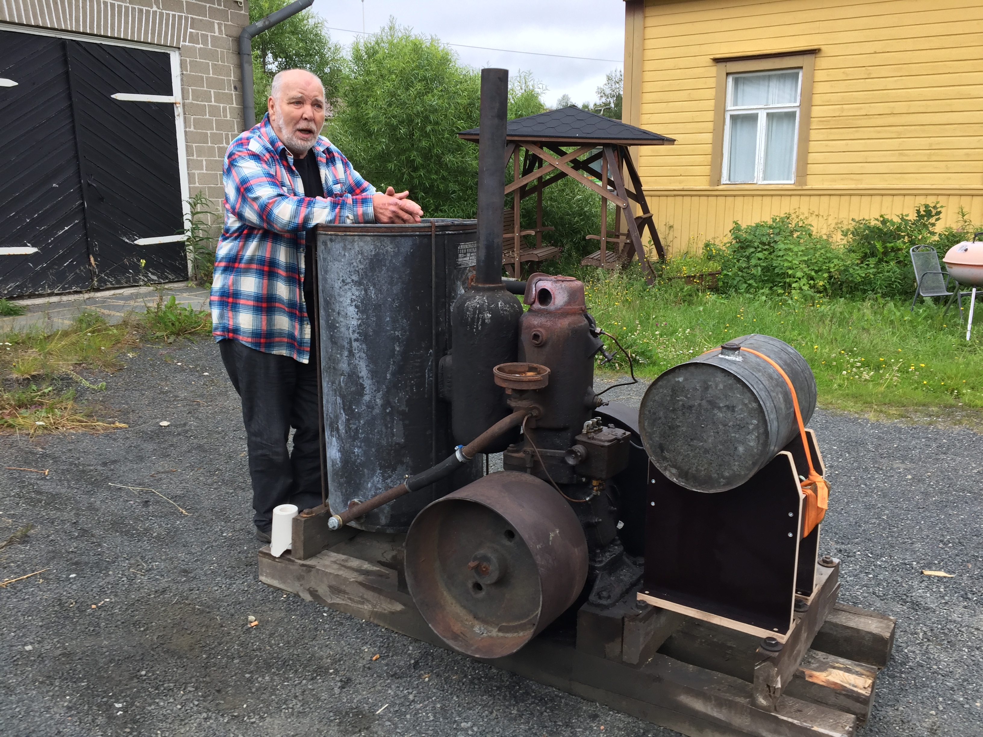 Ari Jalava uskoo maamoottorin käynnistyvän Pörinnepäivissä, tai ainakin vika miksi se ei käynnisty selviää.