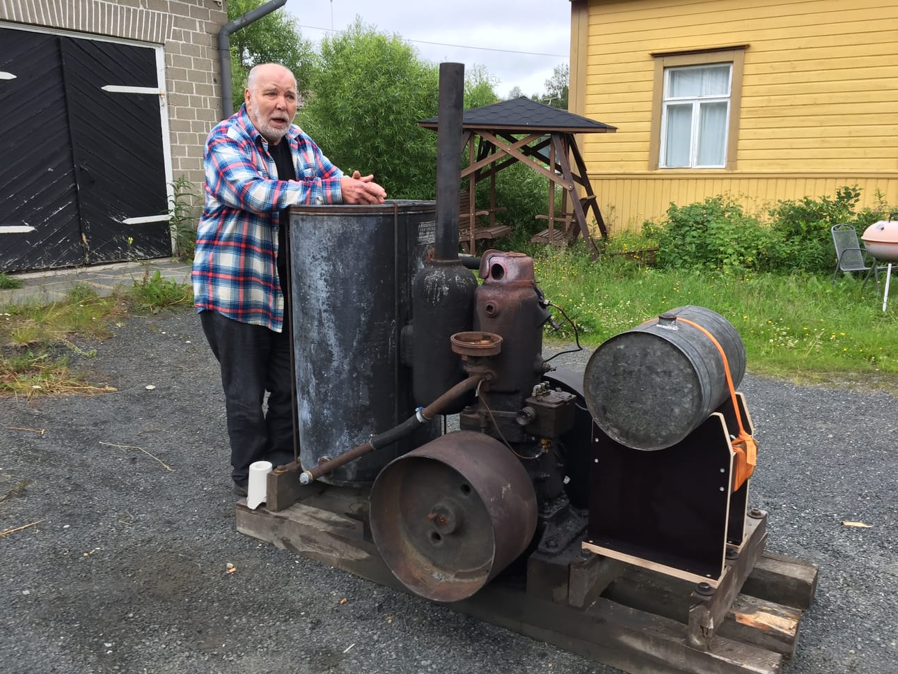 Ari Jalava uskoo maamoottorin käynnistyvän Pörinnepäivissä, tai ainakin vika miksi se ei käynnisty selviää.