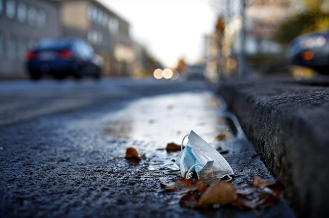 Joulunvietto voi levittää koronaa terveille alueille. Arkistokuva: Tomi Kosonen