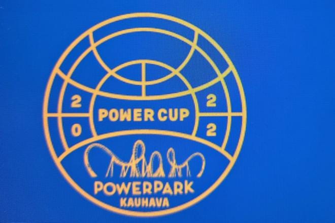 Ensi vuoden kesäkuun Power Cupin tapahtumalogossa näkyy kivasti, että huvimaailmassa ollaan tapahtuma-aikana. Power Cup tuo tienoolle tuhansia nuoria lentopalloilijoita ja heidän huoltojoukkojaan. Talkoolaisten haku järjestelyihin on parhaillaan menossa.
