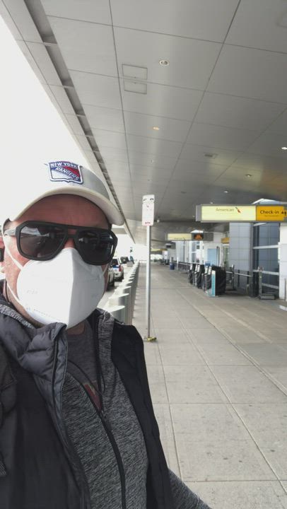 Yksin JFK:n lentokentällä