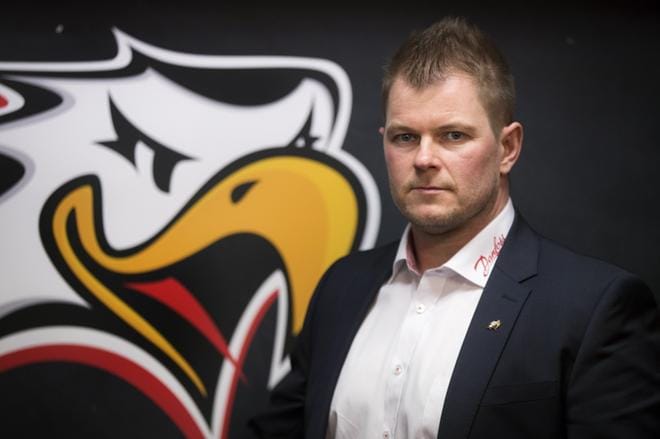 Ari-Pekka Pajuluoma allekirjoitti 1+1-vuotisen päävalmentajasopimuksen kasvattajaseuransa kanssa. KUVA: JARNO PELLINEN