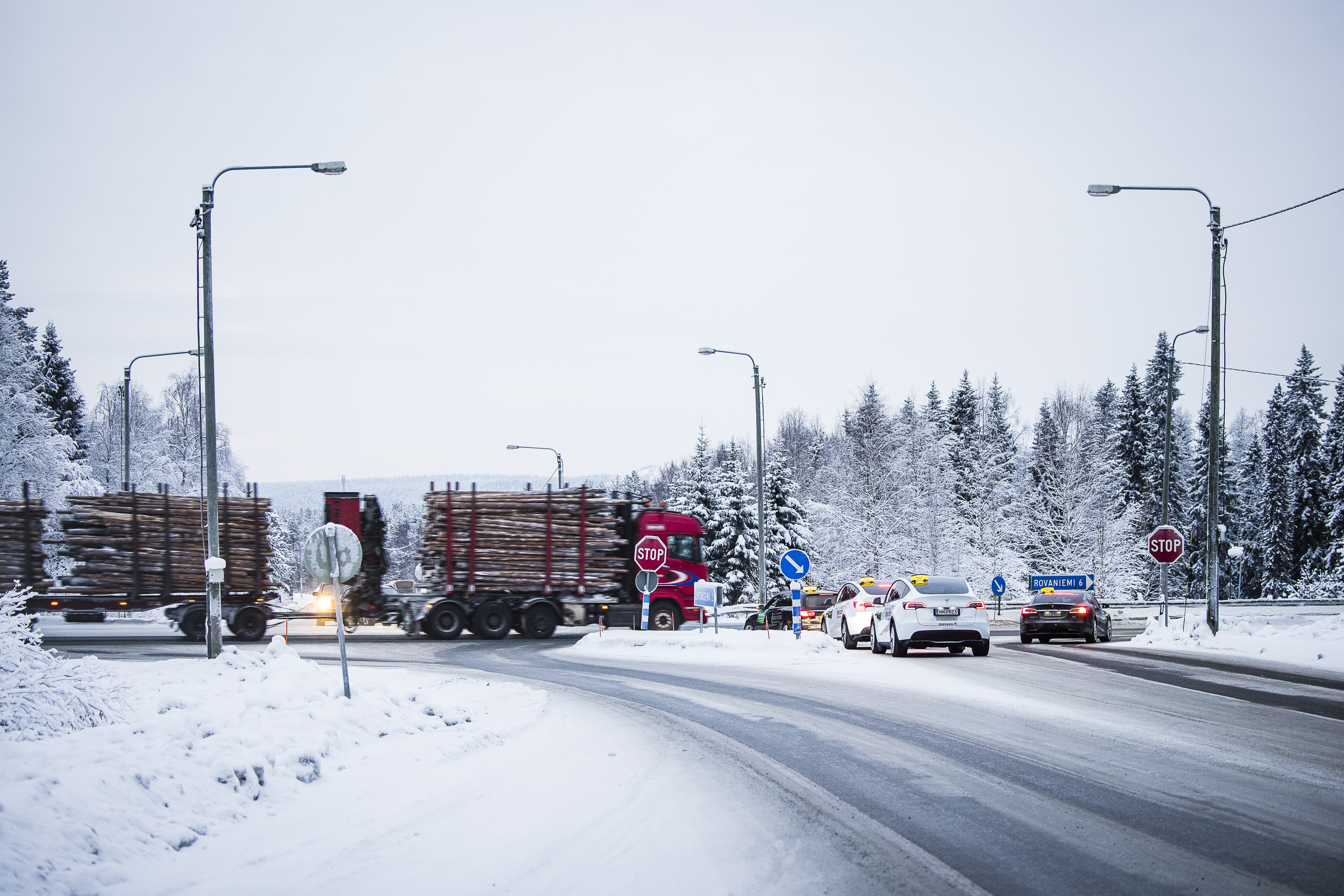 Liikennevalot Rakennetaan Lahjarahalla Nelostien Ja Lentokentän ...