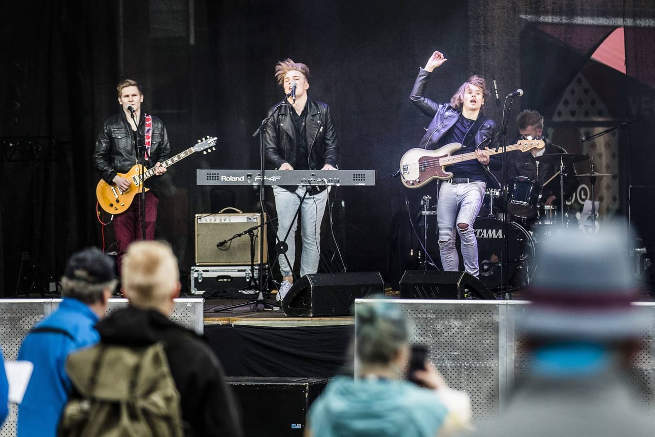 Rovaniemeläinen rockbändi The Youths Lapin kansa -lavalla.