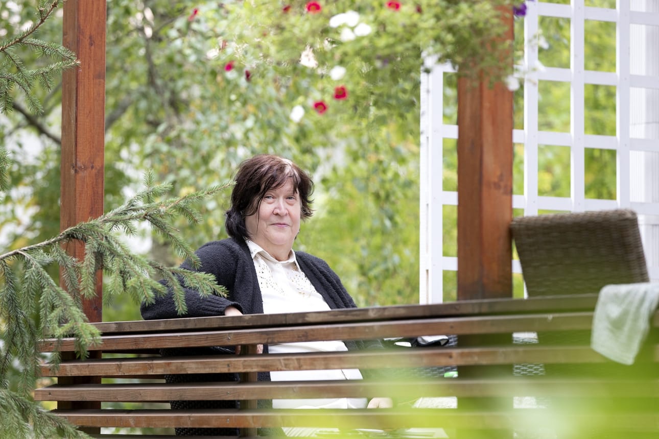 Sammaltiellä asuvan Liisa Järvisen mukaan alue on loistava asuinpaikka teollisuusalueen läheisyydestä huolimatta.